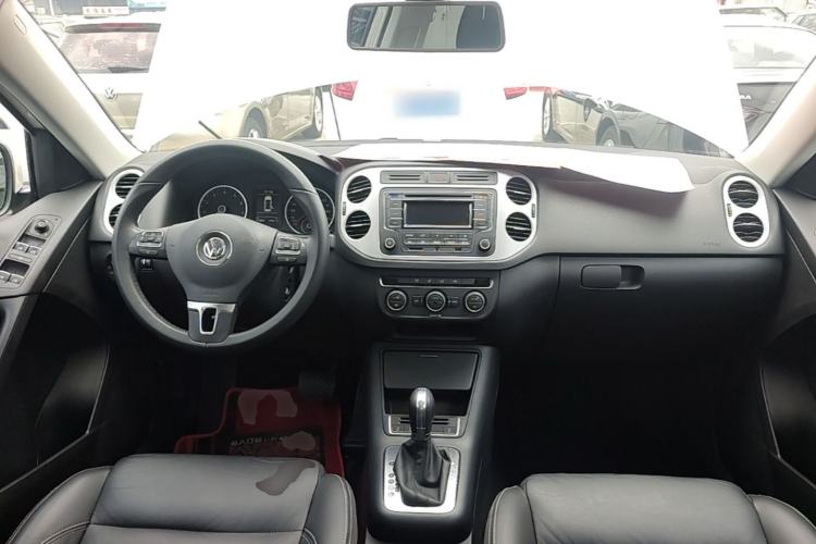 Used Volkswagen Tiguan 2016 280TSI Automatic Two-Wheel Drive Silk Road Comfort Edition Center Console