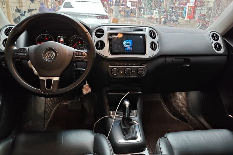 Used Volkswagen Tiguan 2016 280TSI Automatic Two-Wheel Drive Silk Road Comfort Edition Center Console
