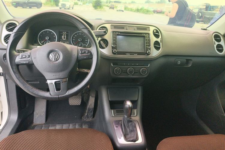 Used Volkswagen Tiguan 2016 300TSI Automatic Two-Wheel Drive Comfort Edition Center Console
