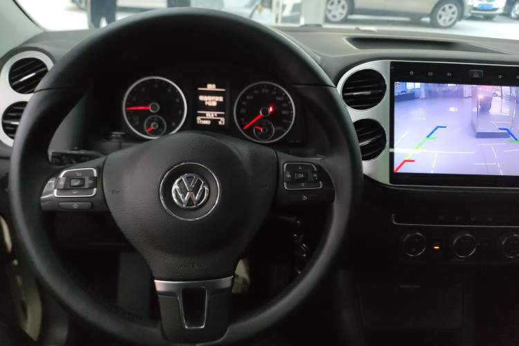Used Volkswagen Tiguan 2016 300TSI Automatic All-Wheel Drive Fashion Vision Edition Center Console