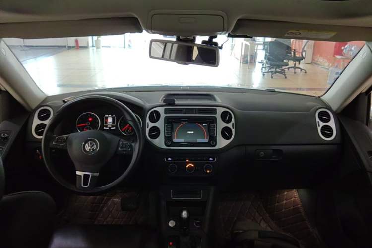 Used Volkswagen Tiguan 2016 300TSI Automatic Two-Wheel Drive Luxury Edition Center Console
