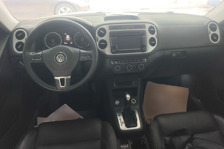 Used Volkswagen Tiguan 2016 300TSI Automatic Two-Wheel Drive Luxury Edition Center Console