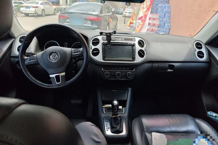 Used Volkswagen Tiguan 2016 280TSI Automatic Two-Wheel Drive Silk Road Comfort Edition Center Console
