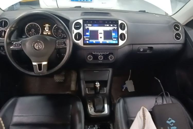 Used Volkswagen Tiguan 2016 300TSI Automatic Two-Wheel Drive Trend Edition Center Console