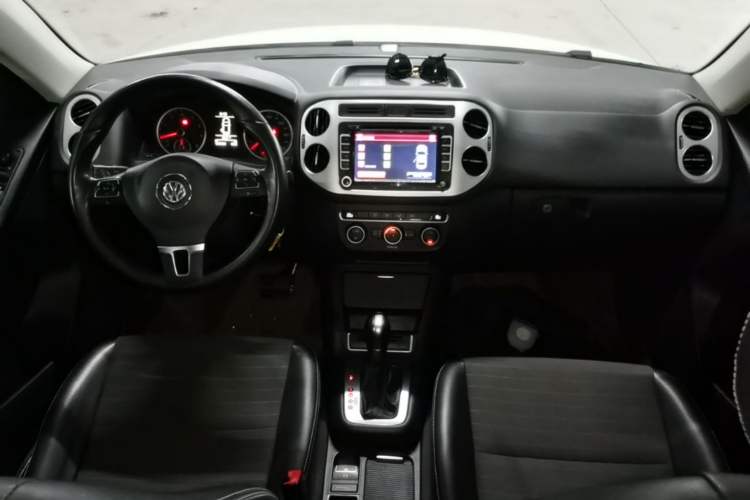 Used Volkswagen Tiguan 2016 300TSI Automatic All-Wheel Drive Fashion Vision Edition Center Console
