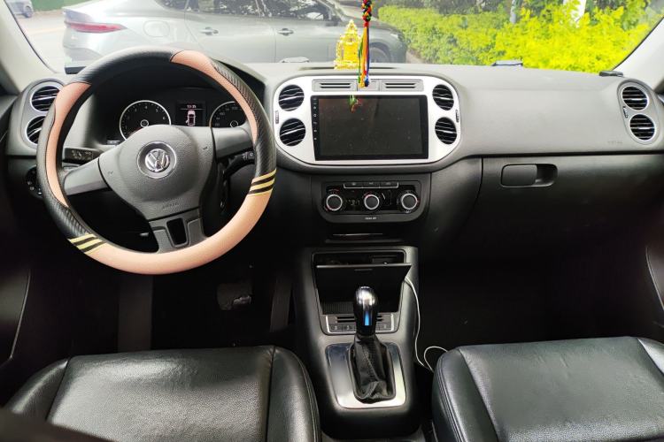 Used Volkswagen Tiguan 2016 280TSI Automatic Two-Wheel-Drive Silk Road Style Edition Center Console