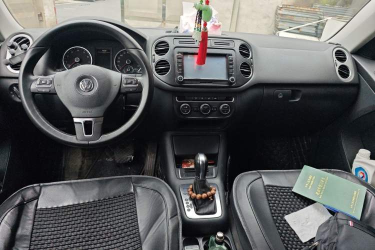Used Volkswagen Tiguan 2016 300TSI Automatic All-Wheel Drive Fashion Vision Edition Center Console