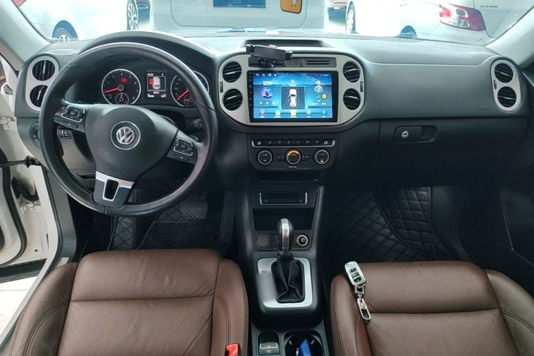 Used Volkswagen Tiguan 2016 300TSI Automatic Two-Wheel Drive Luxury Edition Center Console
