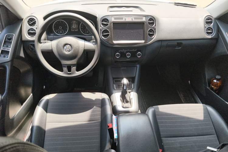 Used Volkswagen Tiguan 2016 280TSI Automatic Two-Wheel-Drive Silk Road Style Edition Center Console