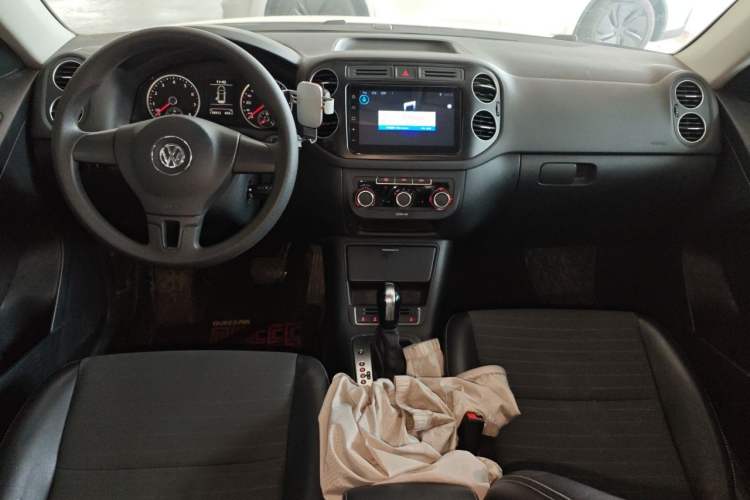 Used Volkswagen Tiguan 2016 280TSI Automatic Two-Wheel-Drive Silk Road Style Edition Center Console