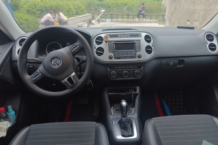 Used Volkswagen Tiguan 2016 300TSI Automatic All-Wheel Drive Fashion Vision Edition Center Console
