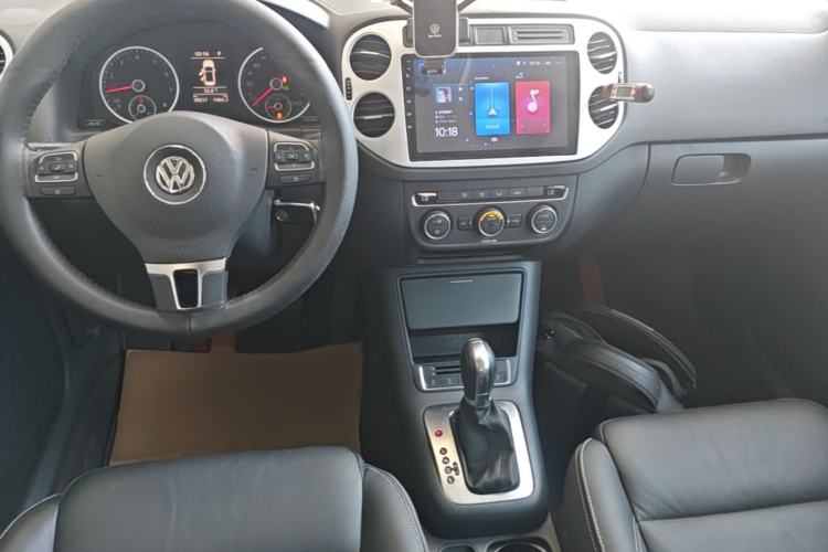 Used Volkswagen Tiguan 2016 280TSI Automatic Two-Wheel Drive Silk Road Comfort Edition Center Console