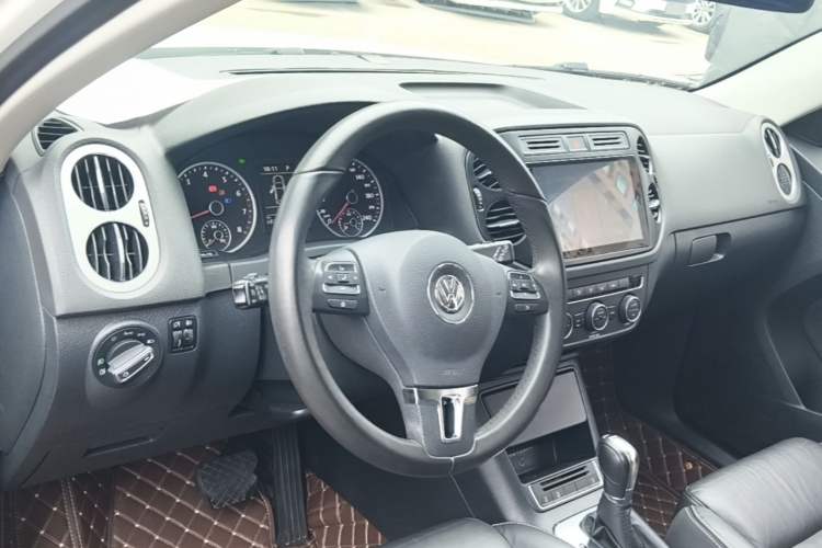 Used Volkswagen Tiguan 2016 280TSI Automatic Two-Wheel Drive Silk Road Comfort Edition Center Console