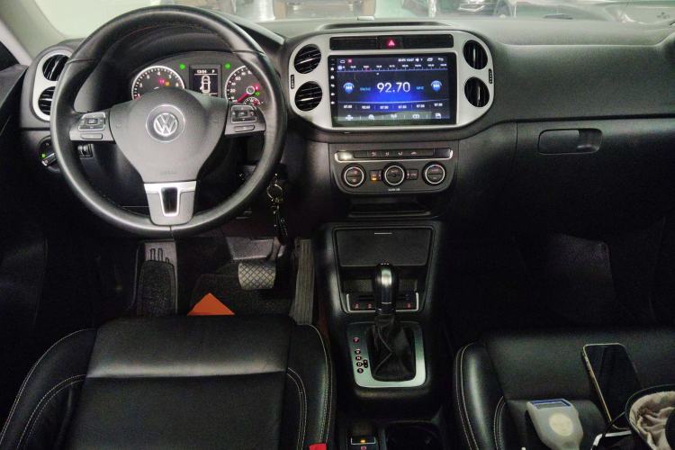Used Volkswagen Tiguan 2016 280TSI Automatic Two-Wheel Drive Silk Road Comfort Edition Center Console