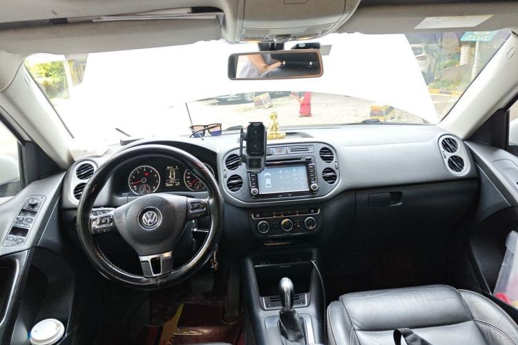 Used Volkswagen Tiguan 2016 300TSI Automatic Two-Wheel Drive Comfort Edition Center Console
