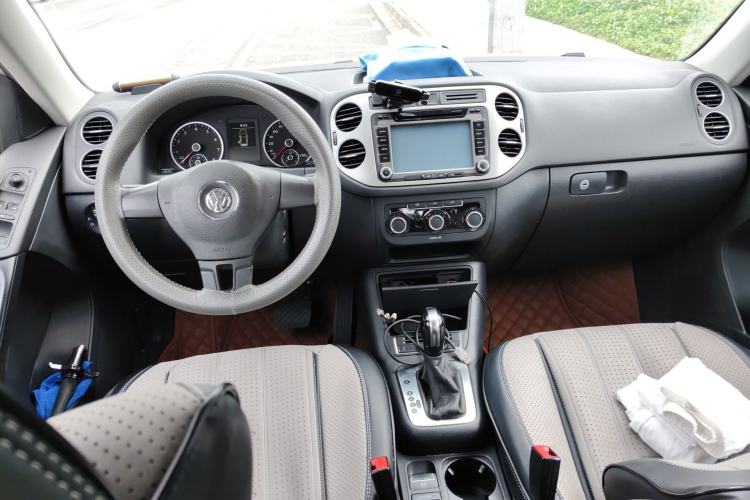 Used Volkswagen Tiguan 2016 300TSI Automatic Two-Wheel Drive Trend Edition Center Console