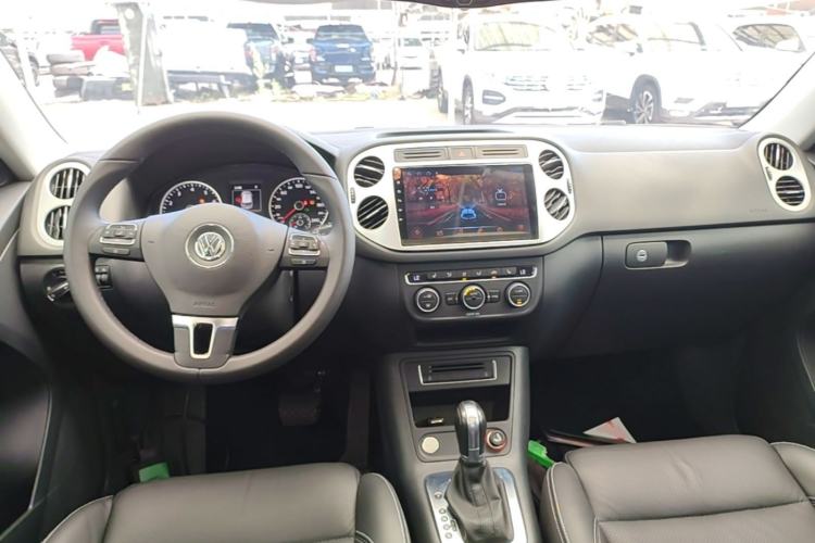 Used Volkswagen Tiguan 2016 300TSI Automatic Two-Wheel Drive Luxury Edition Center Console