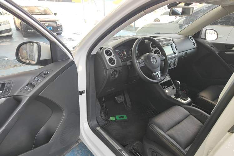 Used Volkswagen Tiguan 2016 300TSI Automatic All-Wheel Drive Luxury Edition Driver Seat