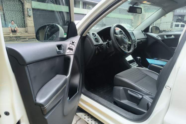 Used Volkswagen Tiguan 2016 280TSI Automatic Two-Wheel-Drive Silk Road Style Edition Driver Seat