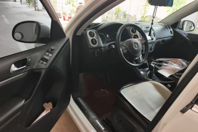 Used Volkswagen Tiguan 2016 300TSI Automatic All-Wheel Drive Luxury Edition Driver Seat