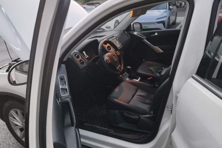 Used Volkswagen Tiguan 2016 280TSI Automatic Two-Wheel-Drive Silk Road Style Edition Driver Seat