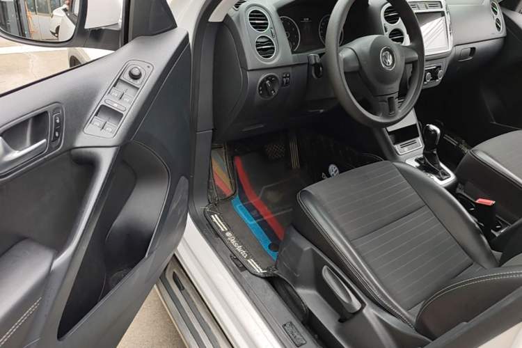 Used Volkswagen Tiguan 2016 280TSI Automatic Two-Wheel-Drive Silk Road Style Edition Driver Seat