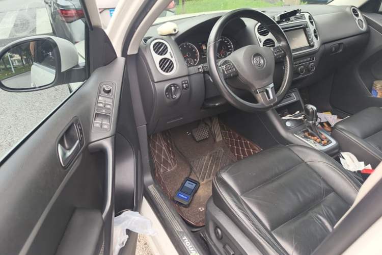 Used Volkswagen Tiguan 2016 300TSI Automatic All-Wheel Drive Luxury Edition Driver Seat