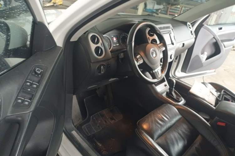 Used Volkswagen Tiguan 2016 300TSI Automatic All-Wheel Drive Luxury Edition Driver Seat