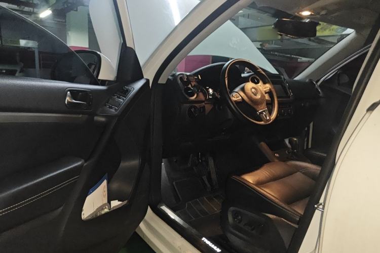 Used Volkswagen Tiguan 2016 330TSI Automatic All-Wheel Drive Luxury Edition Driver Seat