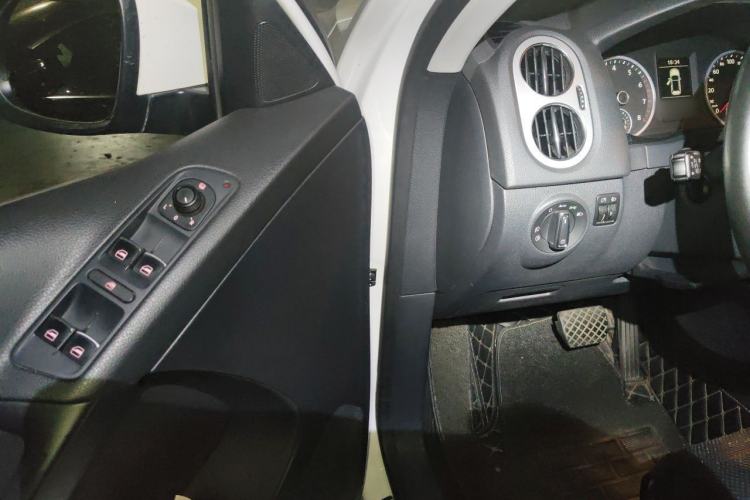 Used Volkswagen Tiguan 2016 280TSI Automatic Two-Wheel Drive Silk Road Comfort Edition Driver Seat