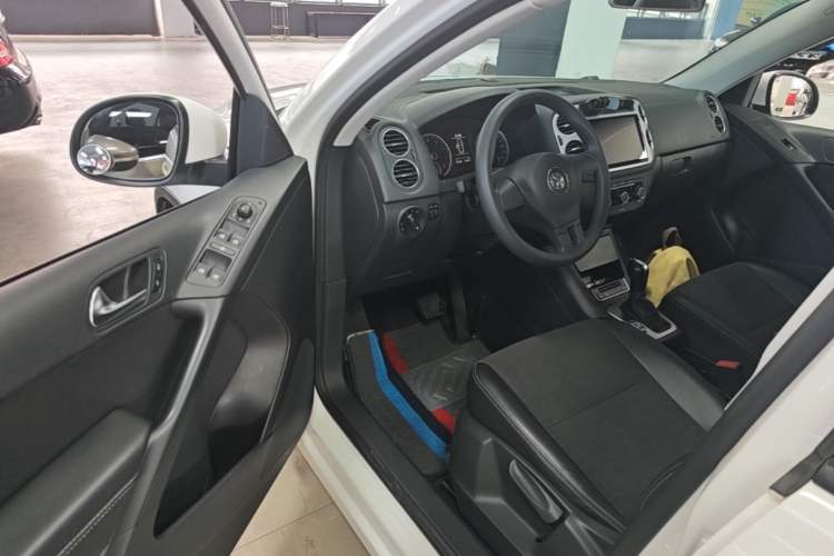 Used Volkswagen Tiguan 2016 280TSI Automatic Two-Wheel-Drive Silk Road Style Edition Driver Seat