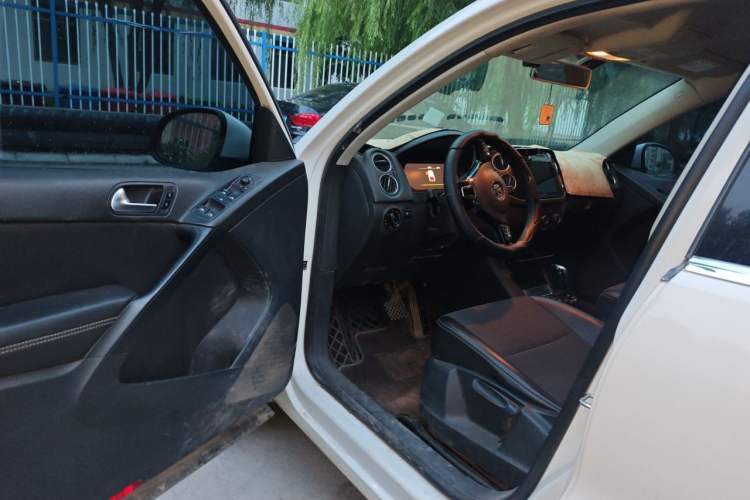 Used Volkswagen Tiguan 2016 280TSI Automatic Two-Wheel-Drive Silk Road Style Edition Driver Seat