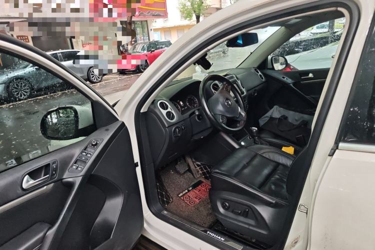Used Volkswagen Tiguan 2016 300TSI Automatic All-Wheel Drive Luxury Edition Driver Seat