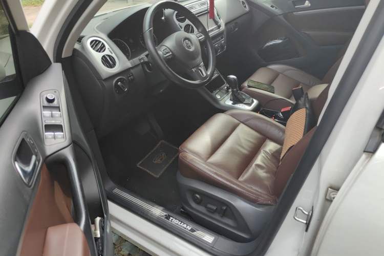 Used Volkswagen Tiguan 2016 300TSI Automatic All-Wheel Drive Luxury Edition Driver Seat