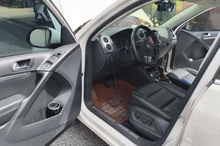 Used Volkswagen Tiguan 2016 300TSI Automatic All-Wheel Drive Luxury Edition Driver Seat