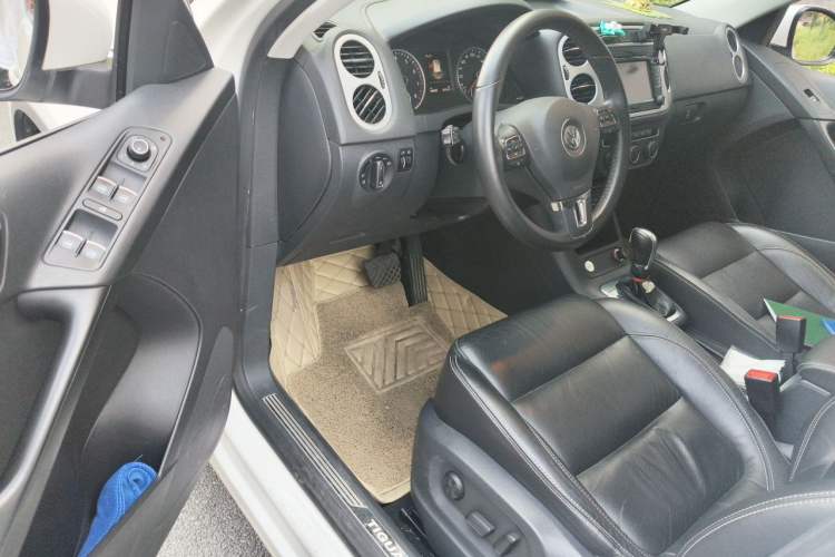 Used Volkswagen Tiguan 2016 300TSI Automatic All-Wheel Drive Luxury Edition Driver Seat