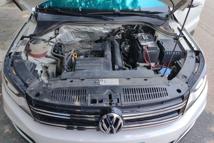 Used Volkswagen Tiguan 2016 280TSI Automatic Two-Wheel-Drive Silk Road Style Edition Engine Bay