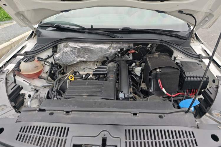 Used Volkswagen Tiguan 2016 280TSI Automatic Two-Wheel Drive Silk Road Comfort Edition Engine Bay