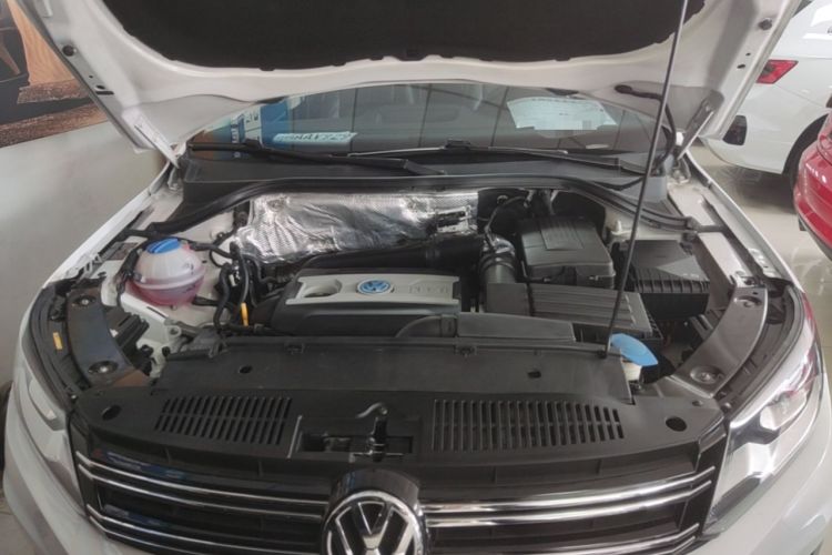 Used Volkswagen Tiguan 2016 300TSI Automatic Two-Wheel Drive Luxury Edition Engine Bay