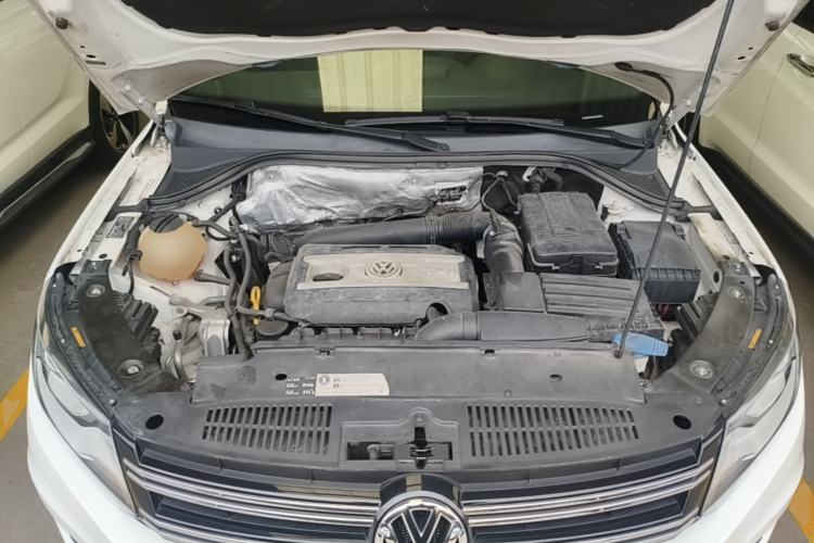 Used Volkswagen Tiguan 2016 300TSI Automatic All-Wheel Drive Fashion Vision Edition Engine Bay