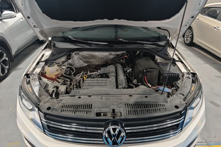 Used Volkswagen Tiguan 2016 280TSI Automatic Two-Wheel Drive Silk Road Comfort Edition Engine Bay