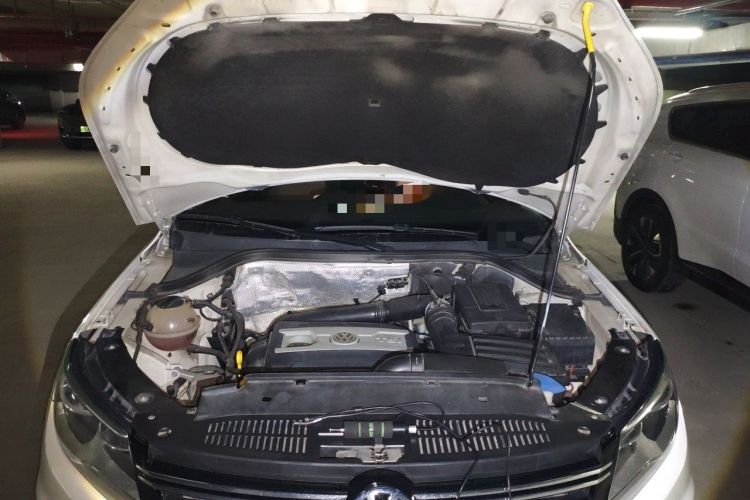 Used Volkswagen Tiguan 2016 2.0 TSI Four-Wheel Drive Standard Version Engine Bay