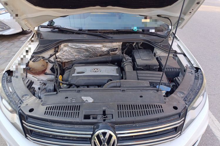 Used Volkswagen Tiguan 2016 300TSI Manual Two-Wheel Drive Trend Edition Engine Bay