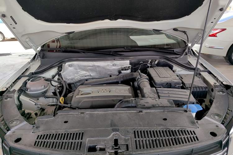 Used Volkswagen Tiguan 2016 2.0 TSI Four-Wheel Drive Standard Version Engine Bay