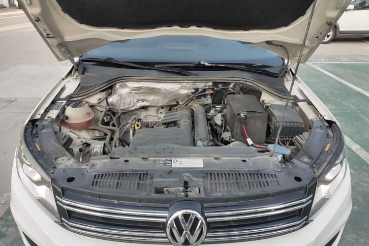 Used Volkswagen Tiguan 2016 280TSI Automatic Two-Wheel-Drive Silk Road Style Edition Engine Bay