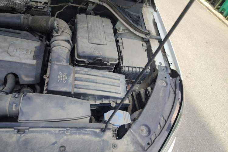 Used Volkswagen Tiguan 2016 2.0 TSI Four-Wheel Drive Standard Version Engine Bay Left