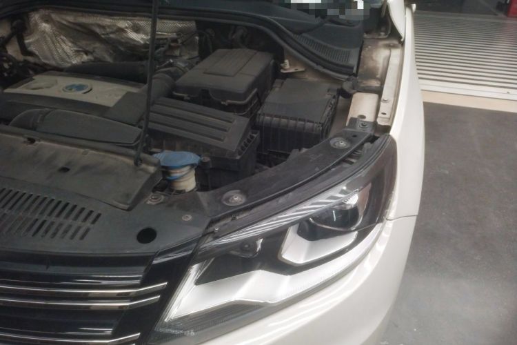 Used Volkswagen Tiguan 2016 300TSI Automatic All-Wheel Drive Luxury Edition Engine Bay Left