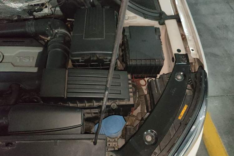 Used Volkswagen Tiguan 2016 300TSI Automatic Two-Wheel Drive Comfort Edition Engine Bay Left