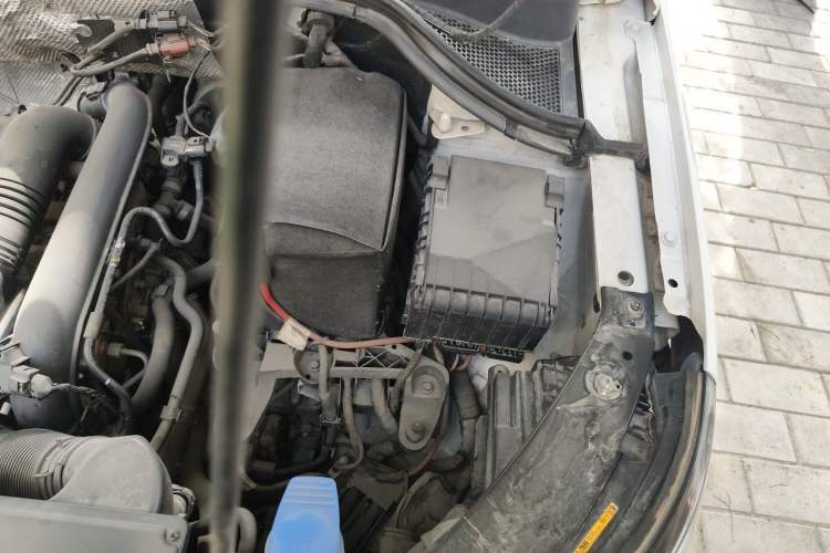 Used Volkswagen Tiguan 2016 280TSI Automatic Two-Wheel-Drive Silk Road Style Edition Engine Bay Left