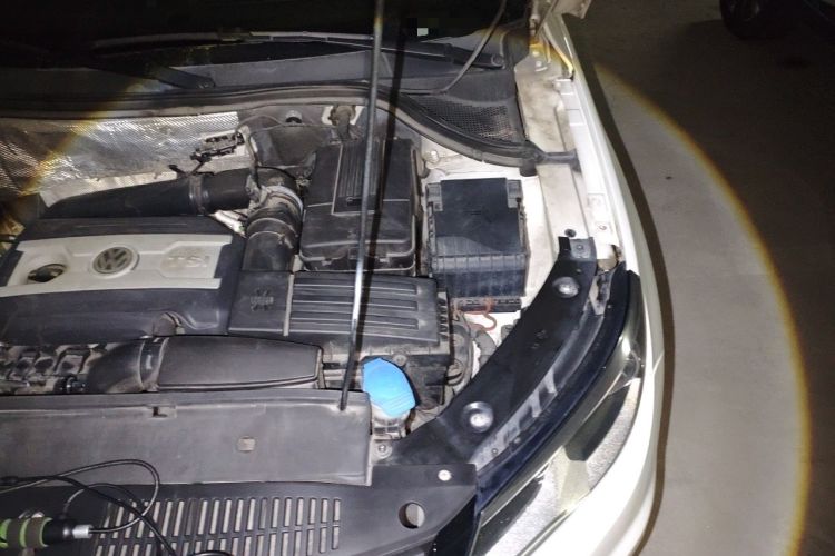 Used Volkswagen Tiguan 2016 2.0 TSI Four-Wheel Drive Standard Version Engine Bay Left